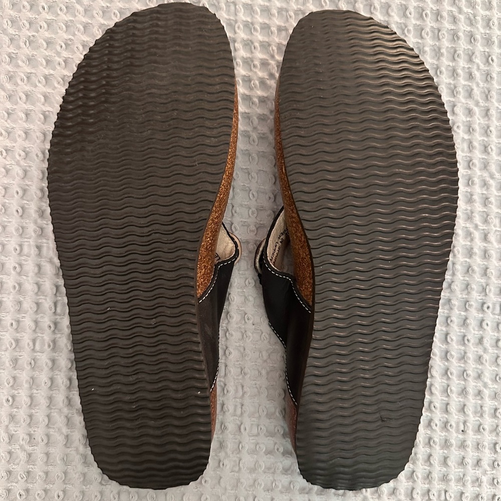Sundance Black Leather Women's Thong Flip Flop Sandals - Picture 7 of 9